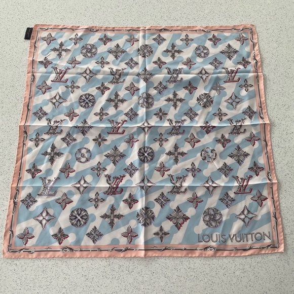 Louis Vuitton 100% silk square - Picture 2 of 6